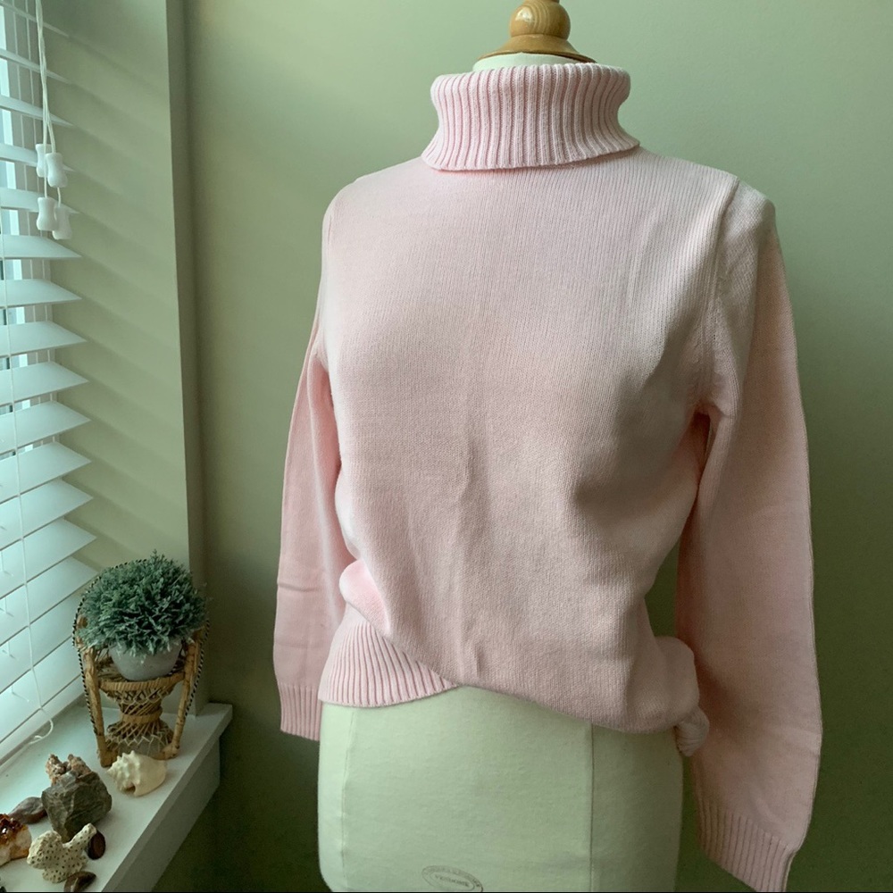 • vintage pink turtleneck sweater •